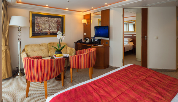 Amawaterways AmaLyra - Suite 1.jpg